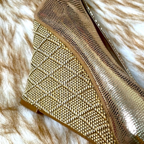 Lilly Pulitzer metallic leather peeptoe wedge - Picture 6 of 8